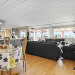 3 Bedroom Lovely In Dom wakacyjny *