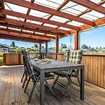 Dom wakacyjny 3 Bedroom Lovely In *