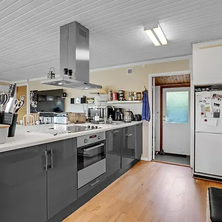 3 Bedroom Lovely In Ferienhaus *