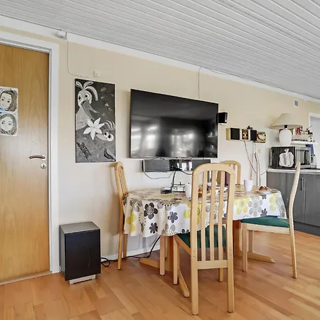 Dom wakacyjny 3 Bedroom Lovely In *