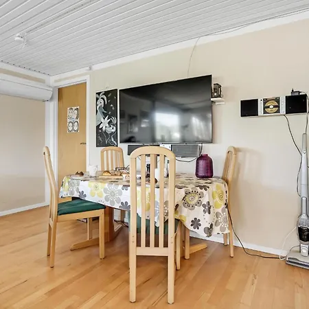 3 Bedroom Lovely In Ferienhaus