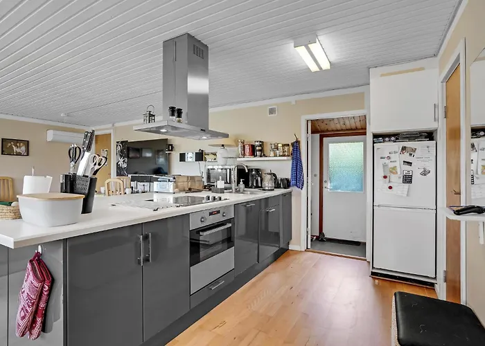 3 Bedroom Lovely In Ferienhaus *