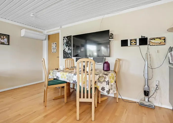 3 Bedroom Lovely In Ferienhaus